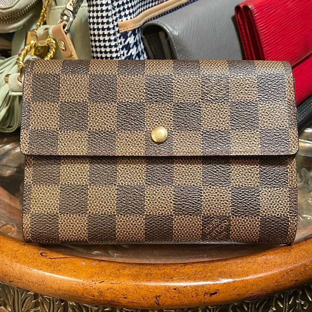 LV Wallet - Picture 1 of 2